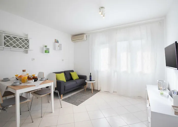 Castropola Apartment